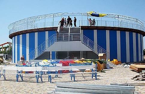 Бердянский дельфинарий прокуратура брала штурмом