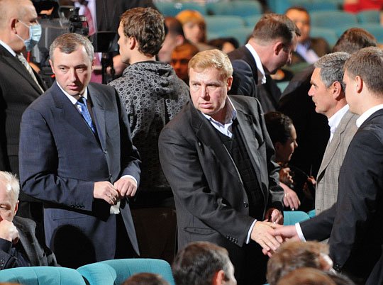 Вінницькі селяни протестують під Радою проти рейдера Калєтніка