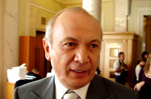 Банк Иванющенко возвращает депозиты за полцены