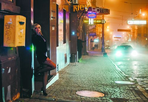 Журналістка викрила справжні масштаби інтим - індустрії Чернівців