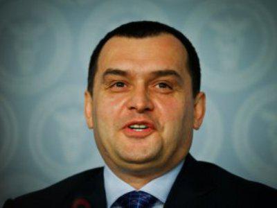 Захарченко поручил заняться рейдерами и посредниками в судах