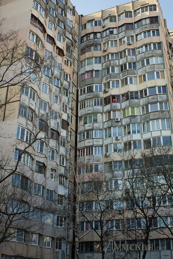 В Одесі правоохоронці разом з рейдерами відбирають квартири