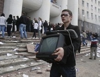 Во Львове началось мародерство