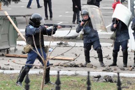 В Суммах милиционеры открыли огонь по протестующим