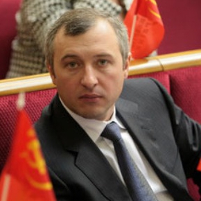 Среди прочих ВИПов покидающих Украину, замечен коммунист Калетник