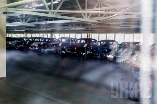 В «Межигорье» обнаружили раритетные авто киностудии имени Довженко