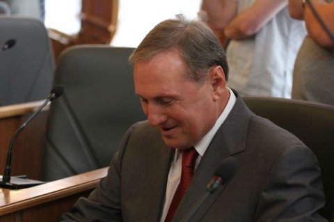 Єфремов як і раніше пиляє бюджетні мільйони