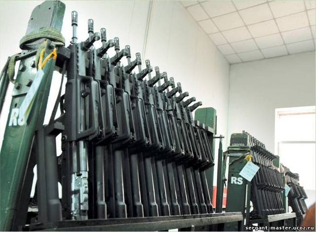 Митингующие захватили в здании СБУ в Луганске оружие, - МВД