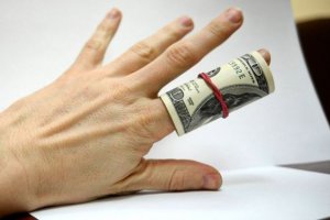 НБУ лишит лицензии те банки, которые расшатывали курс гривни