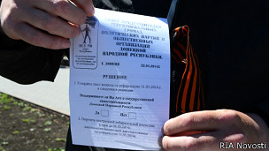 Под вывеской «Правого сектора» сепаратисты уничтожают подготовленные ими же «бюллетени» для «референдума?»