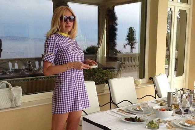 Жену Кернеса застукали в объятиях другого мужчины