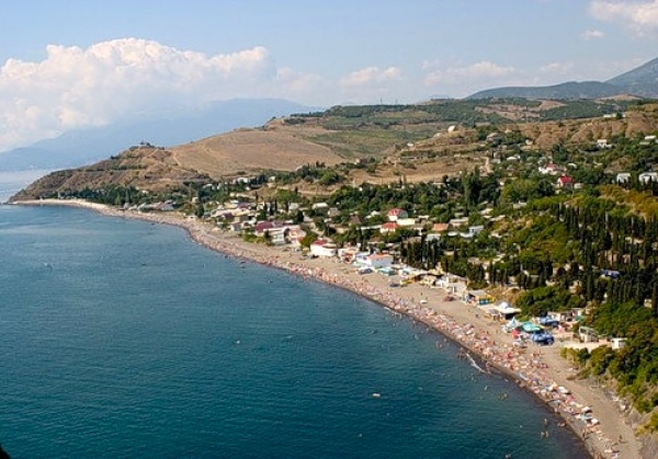 В Крыму начинаются первые конфликты за доступ к морю.