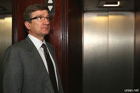 Кавказцы захватили офис губернатора Таруты