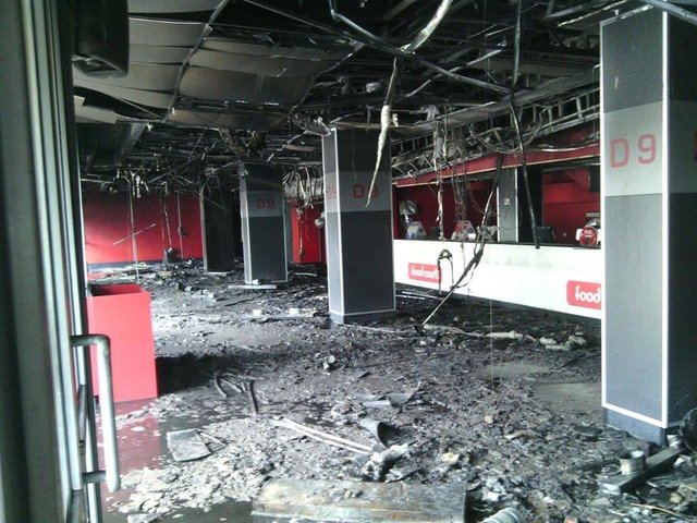 Сожженный террористами в Донецке дворец «Дружба»