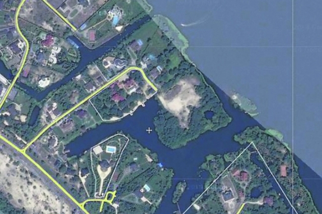 Сбежавший из Донбасса Ахметов устроился в своем дворце в Конча-Заспе