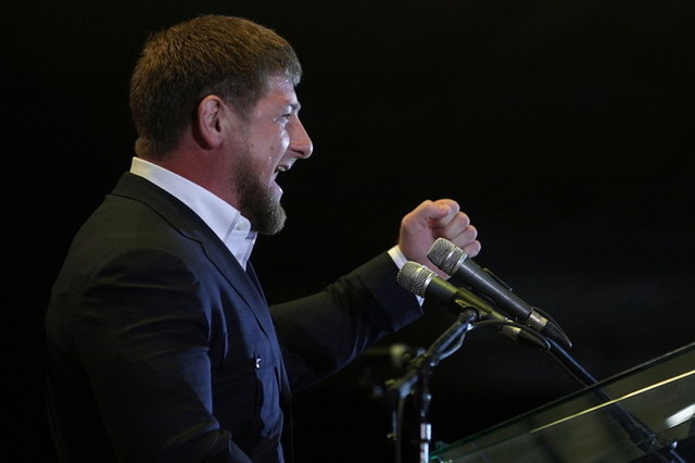 Путинская марионетка Аксенов дал Кадырову медаль "За защиту Крыма"