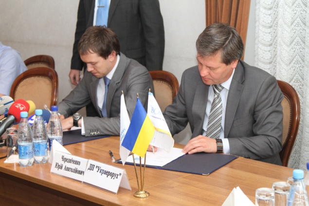 «Украэрорух» спасает своего генерального с помощью яиц и зеленки