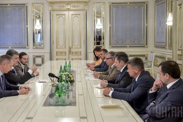 Порошенко становится де-факто МЕГАолигархом и будет контролировать практически все телерадиопространство страны