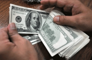 Жителей Донецка угрозами заставляют перечислять деньги для ДНР