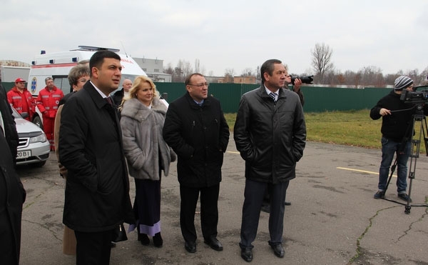 Підлеглий Яценюка Володимир Гройсман літає додому на вертольоті