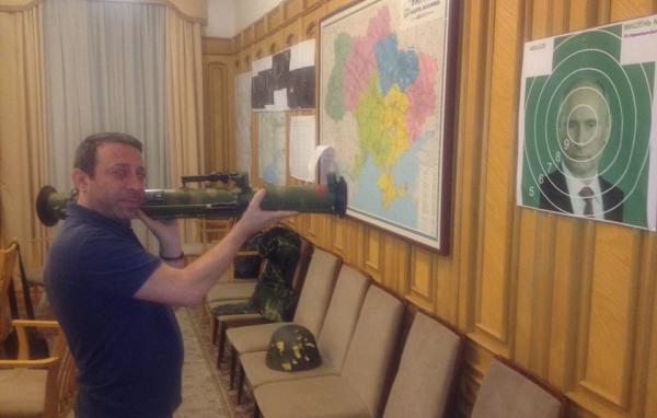 Мишень В.В. Путина в кабинете Г. Корбана