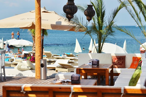 Сколько платят и зарабатывают пляжи: пример “Калетона”