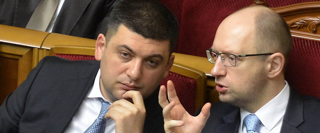 Шпагат Яценюка: між народом та олігархами