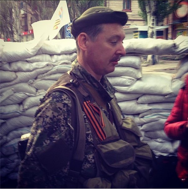 Вслед за Болотовым слили и Стрелкова. Его место занял "царь"