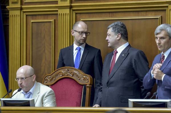 Депутаты торгуются с Порошенко за место под солнцем в ВР