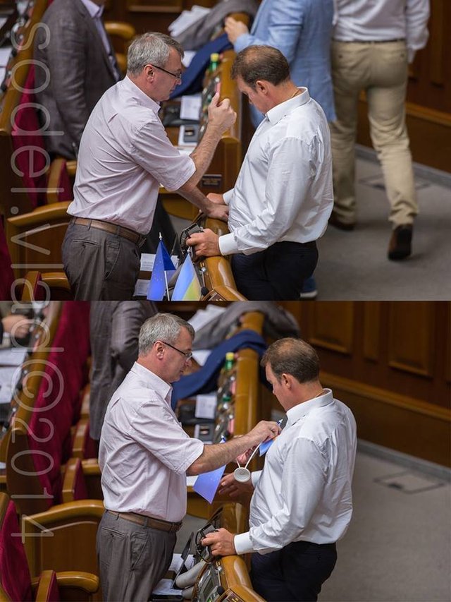 Депутат-тушка витер жовто-блакитним прапорцем сорочку мільйонера. ФОТО