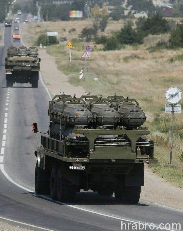 “Гуманитарка” от Путина: бронетехника и кадыровские наемники