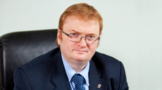 Одиозный депутат Госдумы уехал фотографироваться с донбасскими боевиками (фото)