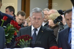 Экс-губернатор Николаевщины хранит миллионы в банке и просит материальную помощь от государства