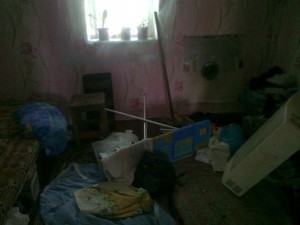 Мародерство в Луганске: выносят даже ванны — очевидец (фото)