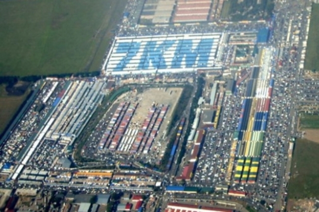 Знаменитый рынок "7-й километр" захватывают депутаты-рейдеры