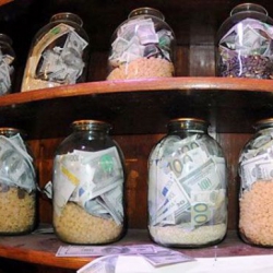 Украинцы ринулись скупать экзотические валюты