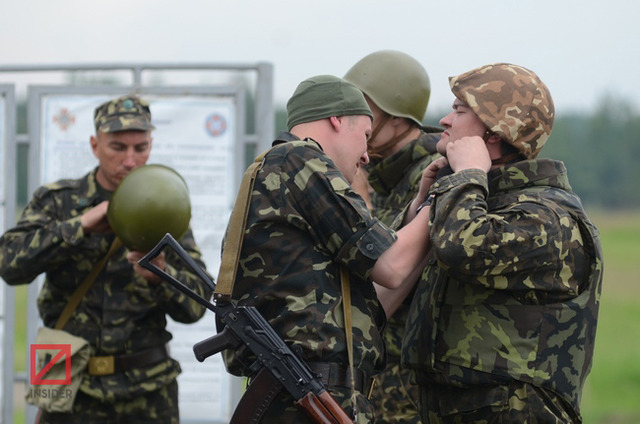 Як держава взувала й одягала армію