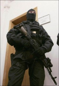 СБУ обшукала помешкання колишніх посадовців Інпромбанку