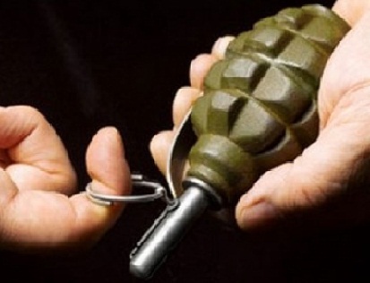 Идиотизм деградантов зашкаливает. Террористы играют в «горячую картошку» гранатой…