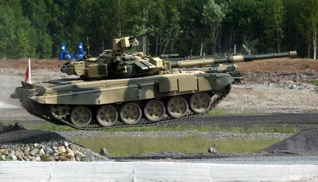 Российские военные возле Новоазовска прячут танки от миссии ОБСЕ