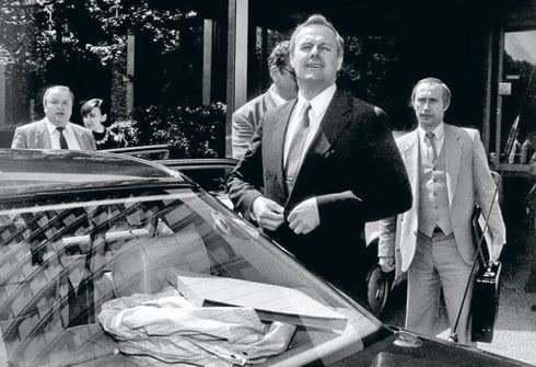 Путин - ничто. Мелкая шестерка, носильщик чемодана за Собчаком