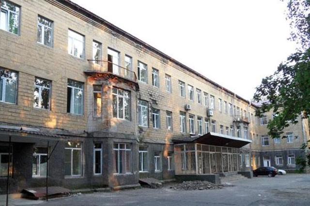 В Донецке ДНРовцы выгнали беременных из роддома: освободили для себя место в палатах