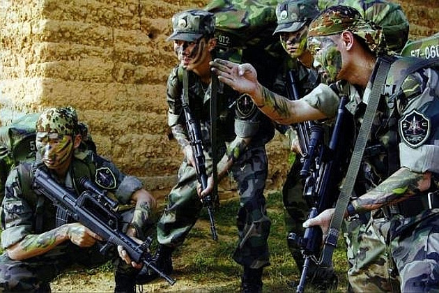 Паника в армии РФ: Китай стянул войска к границе