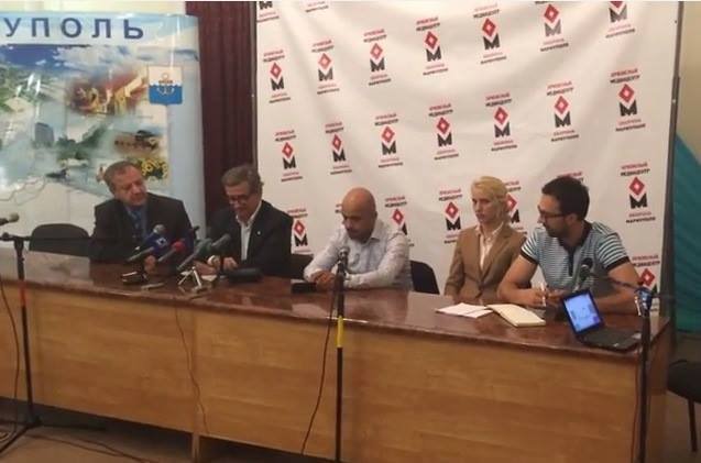 Лещенко и Найем дали совместную пресс-конференцию с мэром Хотлубеем, весной просившим Путина ввести войска