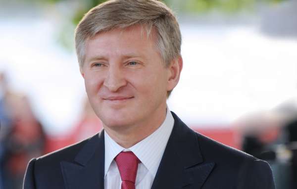 Ахметов эвакуирует своих людей