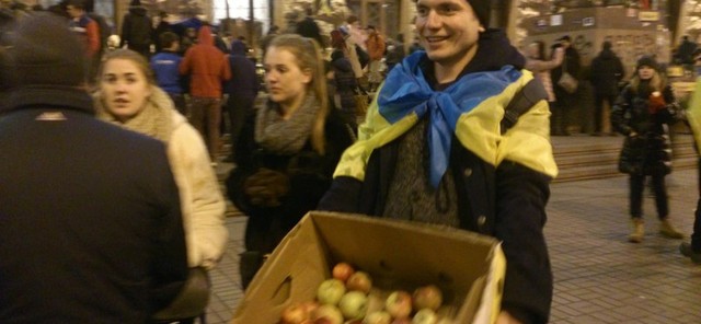 Цена добра: как уберечь волонтерскую помощь от разворовывания?