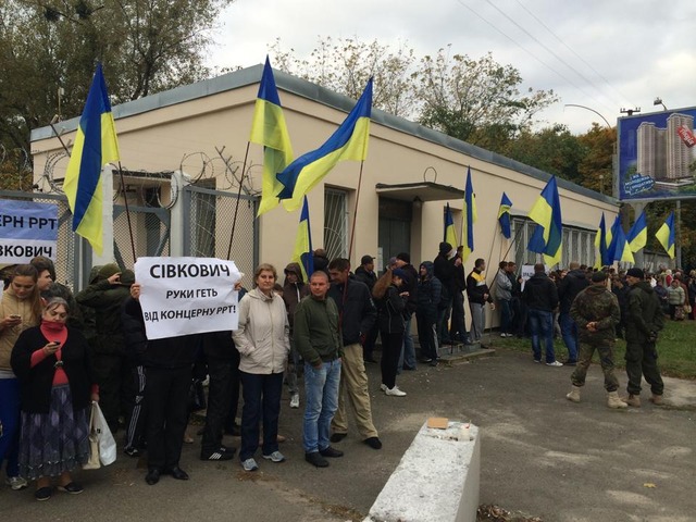 В Киеве рейдеры, размахивая решением суда Донетчины, захватили госпредприятие