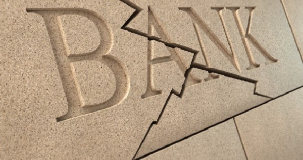 Банк Пшонки списал свою неплатежеспособность на войну