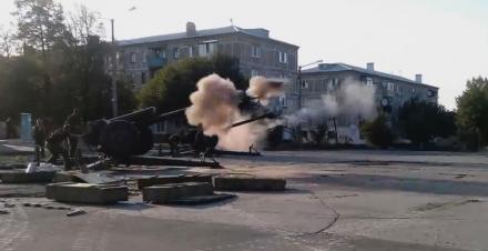 Террористы-артиллеристы прикрылись роженицами и детьми. Фотофакт