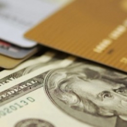 Нацбанк запретил продавать доллар с комиссией